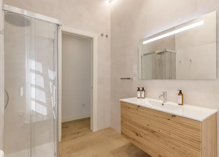 Marques De Velazquez Ii By Caleta Homes Málaga